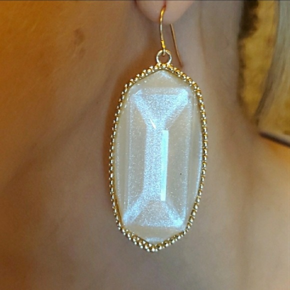 Cream Opalescent Look Acrylic Diamond Cut Earrings - Picture 4 of 8